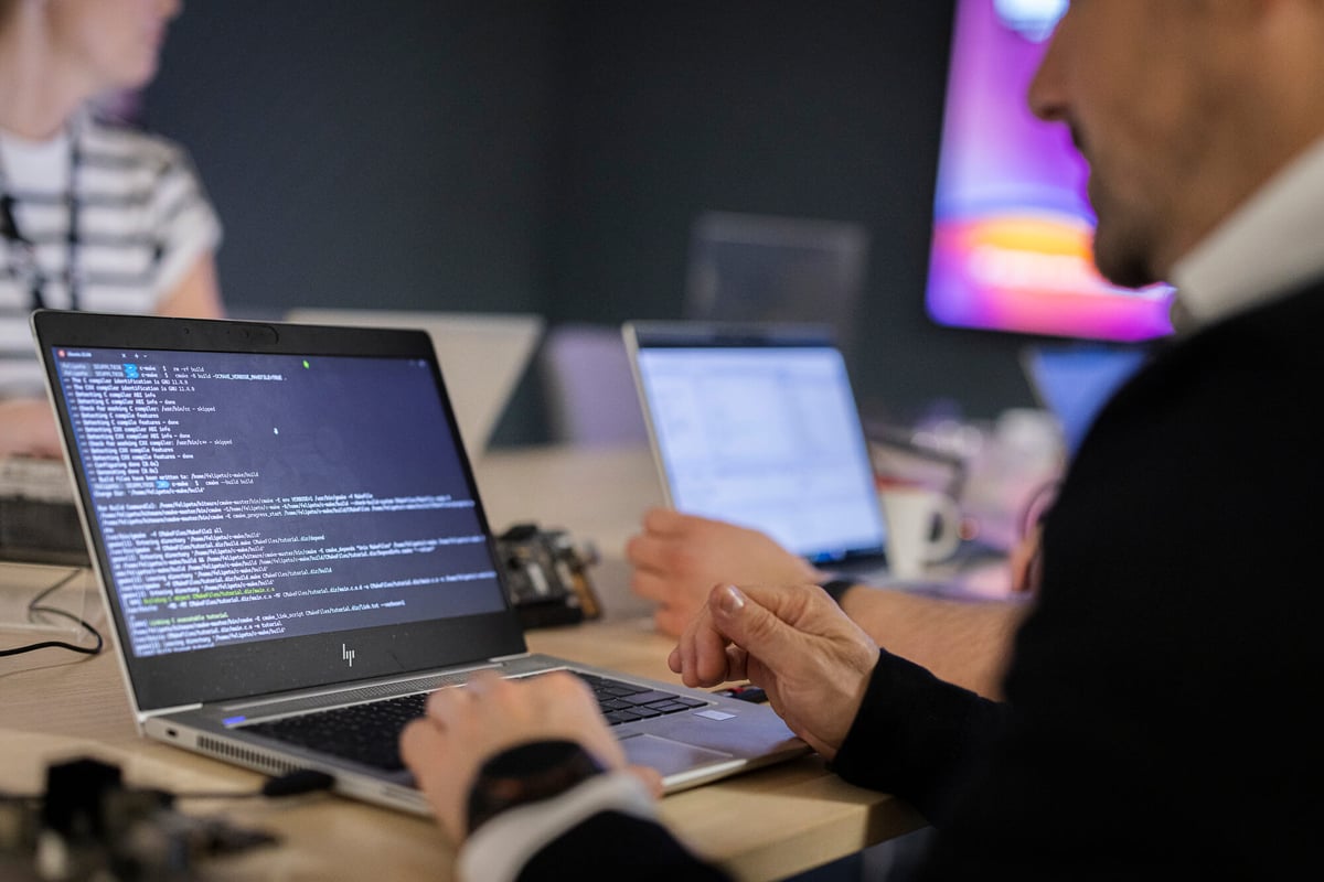 利用云端解决方案打造高效、一致的嵌入式工作流程