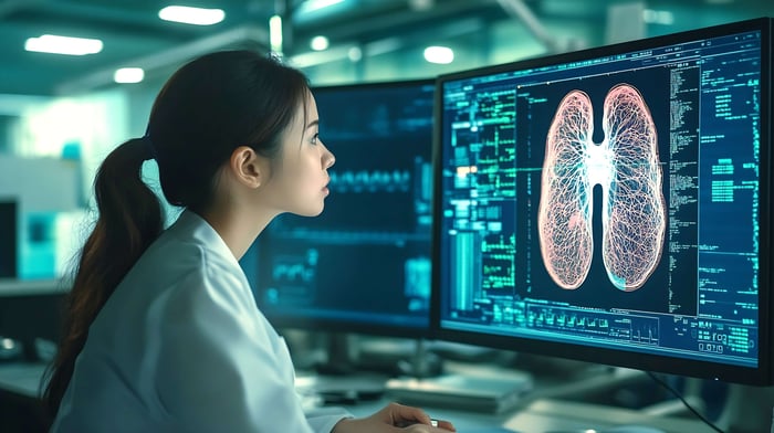 Medical doctor infront of screen with lungs  on display