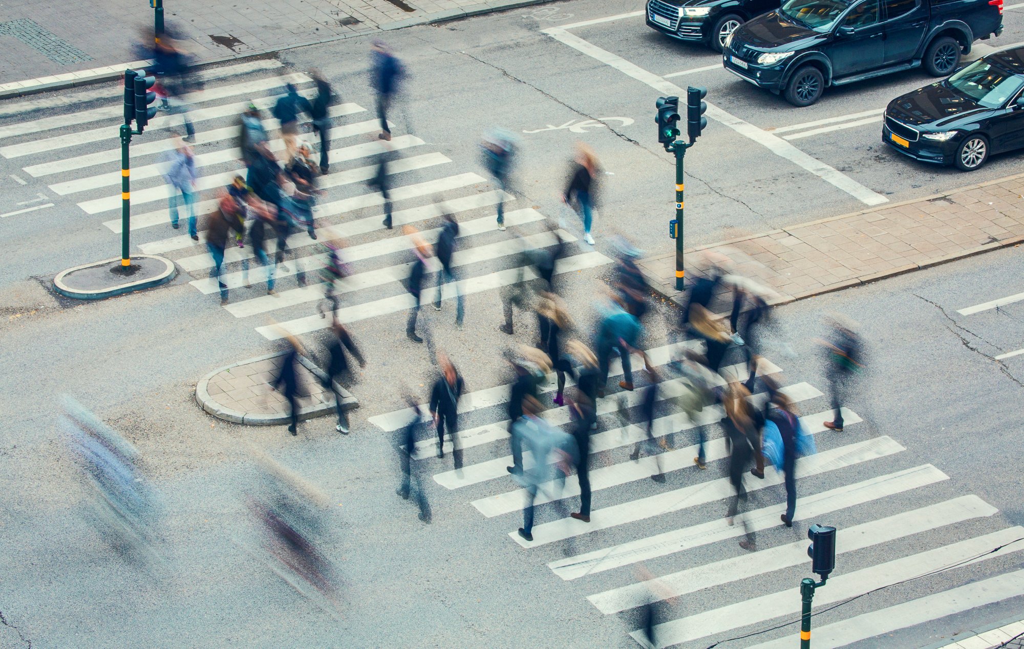 people_crossing_street_ima202221.jpg